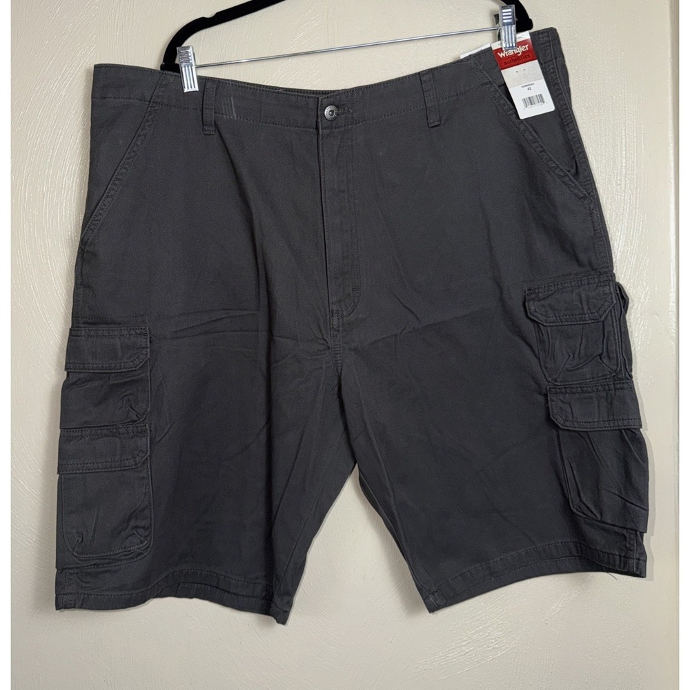 NWT Wrangler Men's Gray Cargo Shorts, Size‎ 42